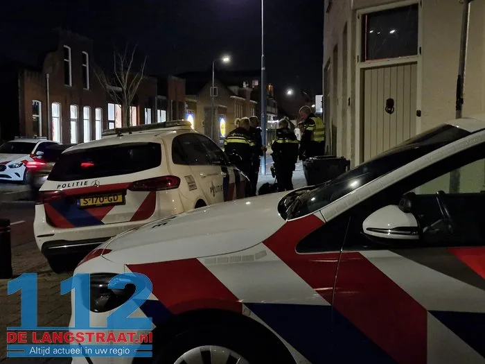 Man overleden in woning; politie vindt ook sterk vermagerde hond 4 Man overleden in woning; politie vindt ook sterk vermagerde hond 112 De Langstraat