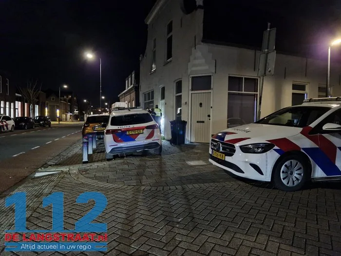 Man overleden in woning; politie vindt ook sterk vermagerde hond 5 Man overleden in woning; politie vindt ook sterk vermagerde hond 112 De Langstraat