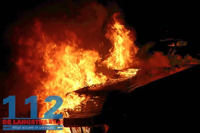 Auto in brand gestoken Ferdinand Bolplein Kaatsheuvel 2 Auto in brand gestoken Ferdinand Bolplein Kaatsheuvel 112 De Langstraat