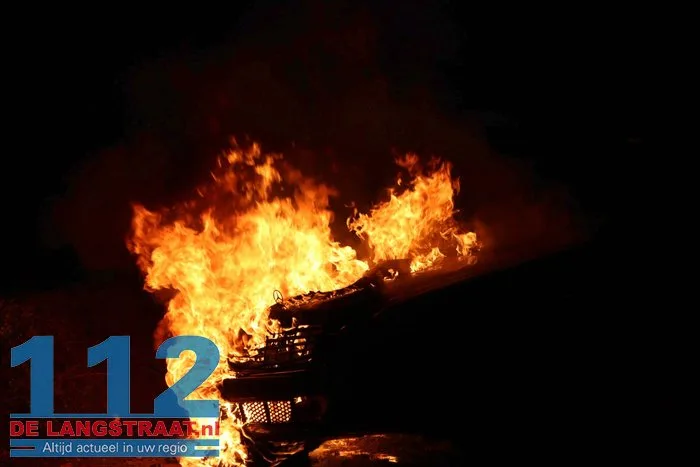 Auto in brand gestoken Ferdinand Bolplein Kaatsheuvel 3 Auto in brand gestoken Ferdinand Bolplein Kaatsheuvel 112 De Langstraat
