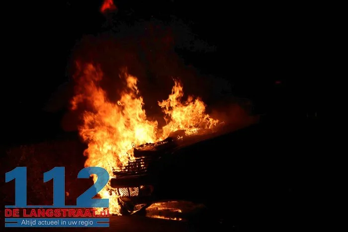 Auto in brand gestoken Ferdinand Bolplein Kaatsheuvel 4 Auto in brand gestoken Ferdinand Bolplein Kaatsheuvel 112 De Langstraat