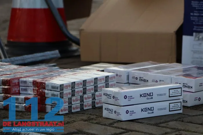 Grote politiecontrole op parkeerterrein van Piet Klerkx Waalwijk 7 Grote politiecontrole op parkeerterrein van Piet Klerkx Waalwijk 112 De Langstraat