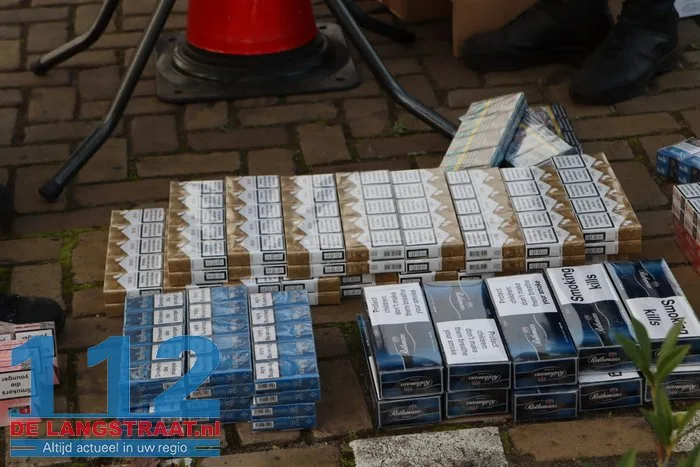 16.600 illegale sigaretten ontdekt tijdens verkeerscontrole in Waalwijk, ook bijna 40.000 euro geïnd 6 16.600 illegale sigaretten ontdekt tijdens verkeerscontrole in Waalwijk, ook bijna 40.000 euro geïnd 112 De Langstraat