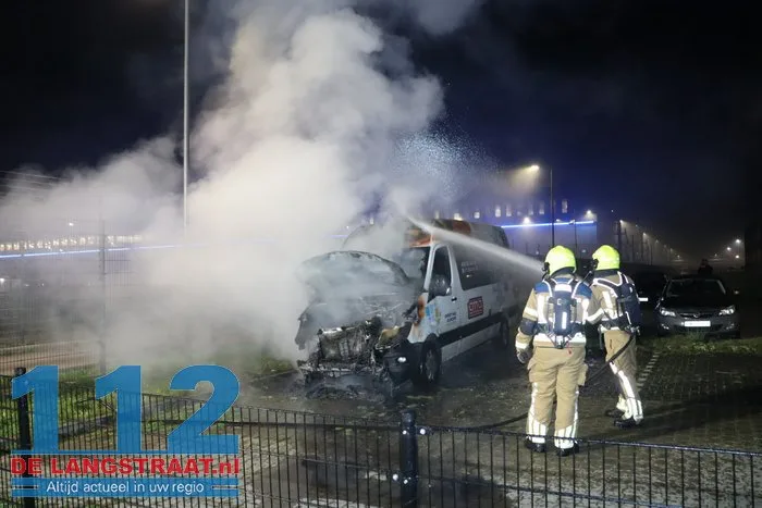 Bestelbus van OTTO Work Force in brand gestoken Waalwijk 2 Bestelbus van OTTO Work Force in brand gestoken Waalwijk 112 De Langstraat