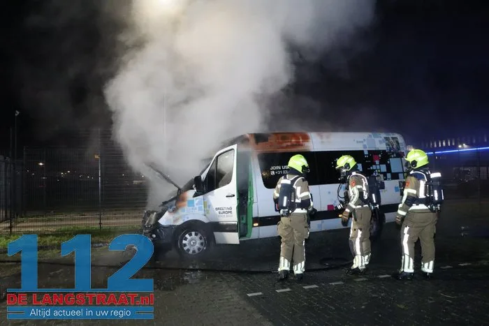 Bestelbus van OTTO Work Force in brand gestoken Waalwijk 3 Bestelbus van OTTO Work Force in brand gestoken Waalwijk 112 De Langstraat