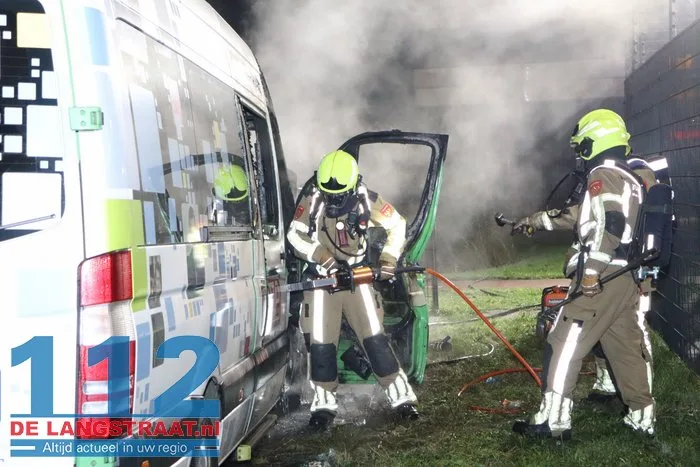 Bestelbus van OTTO Work Force in brand gestoken Waalwijk 10 Bestelbus van OTTO Work Force in brand gestoken Waalwijk 112 De Langstraat