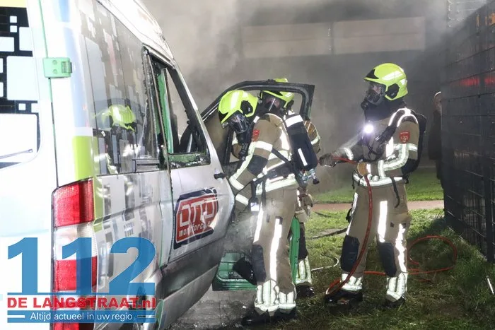 Bestelbus van OTTO Work Force in brand gestoken Waalwijk 11 Bestelbus van OTTO Work Force in brand gestoken Waalwijk 112 De Langstraat