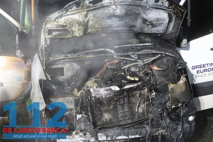 Bestelbus van OTTO Work Force in brand gestoken Waalwijk 13 Bestelbus van OTTO Work Force in brand gestoken Waalwijk 112 De Langstraat