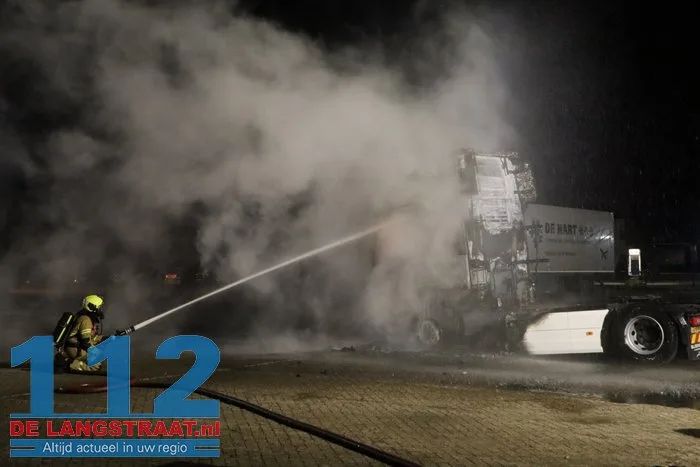 Vrachtwagen in vlammen op: 'Daders op camerabeelden te zien' 112 De Langstraat