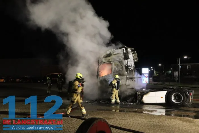Vrachtwagen in vlammen op: 'Daders op camerabeelden te zien' 112 De Langstraat