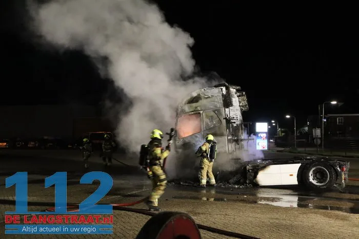 Vrachtwagen in vlammen op: 'Daders op camerabeelden te zien' 112 De Langstraat