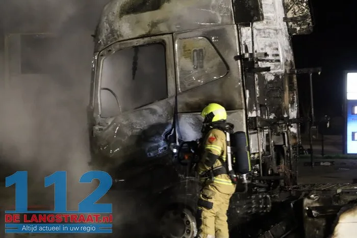 Vrachtwagen in vlammen op: 'Daders op camerabeelden te zien' 112 De Langstraat