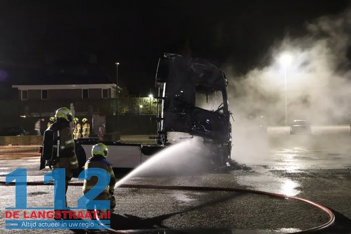 Vrachtwagen in vlammen op: 'Daders op camerabeelden te zien' 112 De Langstraat