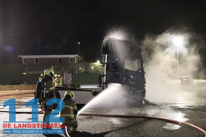Vrachtwagen in vlammen op: 'Daders op camerabeelden te zien' 112 De Langstraat