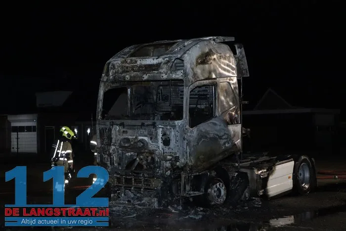Vrachtwagen in vlammen op: 'Daders op camerabeelden te zien' 112 De Langstraat