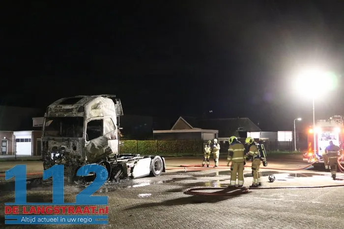 Vrachtwagen in vlammen op: 'Daders op camerabeelden te zien' 112 De Langstraat