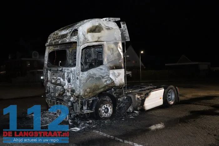 Vrachtwagen in vlammen op: 'Daders op camerabeelden te zien' 112 De Langstraat