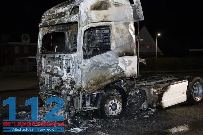 Vrachtwagen in vlammen op: 'Daders op camerabeelden te zien' 112 De Langstraat