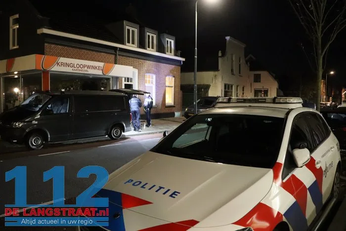 Man overleden in woning; politie vindt ook sterk vermagerde hond 7 Man overleden in woning; politie vindt ook sterk vermagerde hond 112 De Langstraat