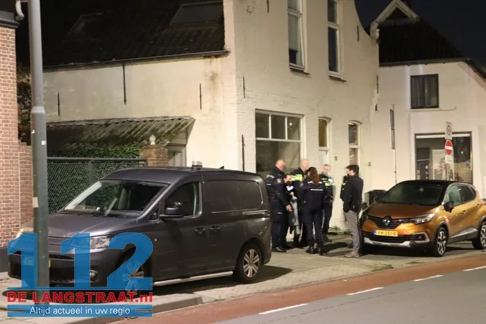 Man overleden in woning; politie vindt ook sterk vermagerde hond 10 Man overleden in woning; politie vindt ook sterk vermagerde hond 112 De Langstraat