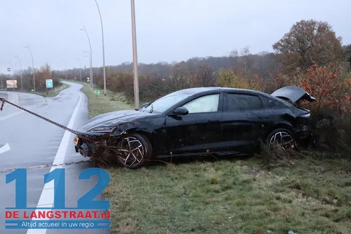 Hagel zorgt voor gevaarlijke situaties en twee crashes op N261 Kaatsheuvel 112 De Langstraat