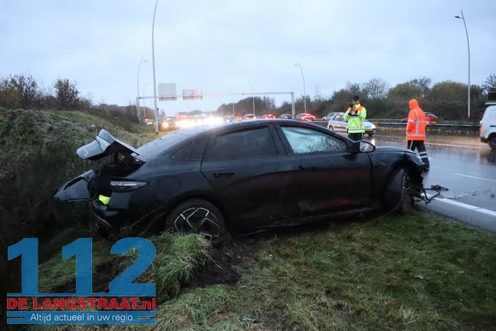 Hagel zorgt voor gevaarlijke situaties en twee crashes op N261 Kaatsheuvel 112 De Langstraat