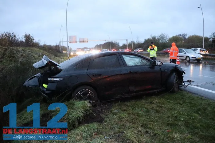 Hagel zorgt voor gevaarlijke situaties en twee crashes op N261 Kaatsheuvel 112 De Langstraat
