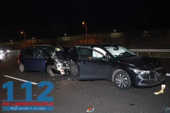 Flinke aanrijding A59 Waalwijk zorgt voor file 1 Flinke aanrijding A59 Waalwijk zorgt voor file 112 De Langstraat