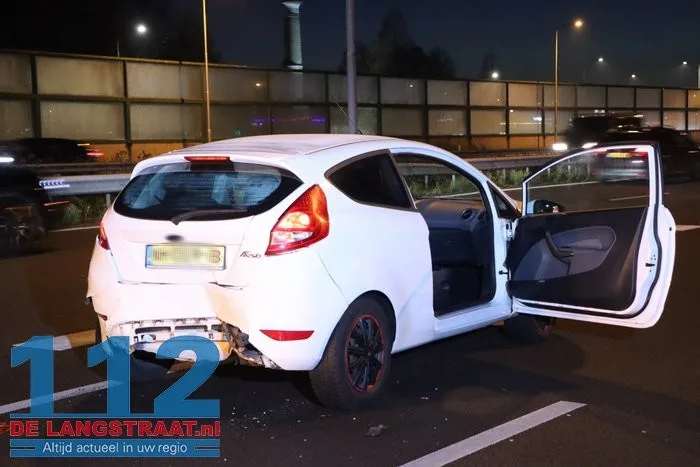 Flinke aanrijding A59 Waalwijk zorgt voor file 3 Flinke aanrijding A59 Waalwijk zorgt voor file 112 De Langstraat