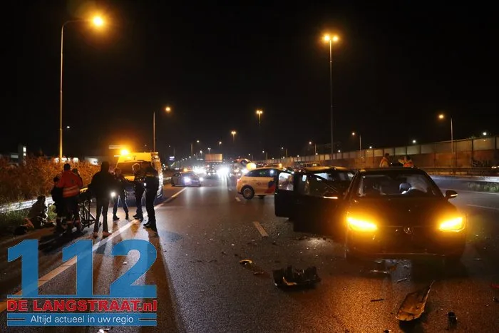 Flinke aanrijding A59 Waalwijk zorgt voor file 9 Flinke aanrijding A59 Waalwijk zorgt voor file 112 De Langstraat