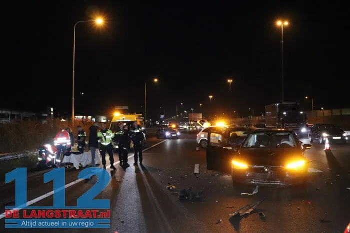 Flinke aanrijding A59 Waalwijk zorgt voor file 10 Flinke aanrijding A59 Waalwijk zorgt voor file 112 De Langstraat