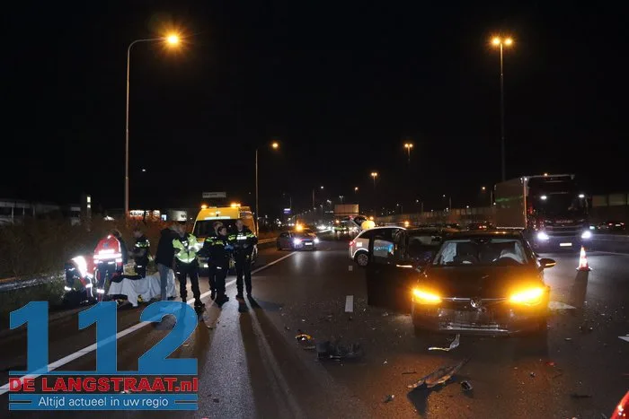 Flinke aanrijding A59 Waalwijk zorgt voor file 11 Flinke aanrijding A59 Waalwijk zorgt voor file 112 De Langstraat