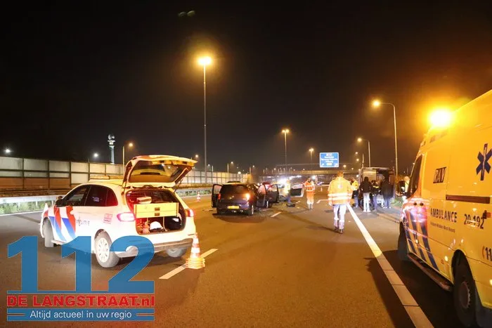 Flinke aanrijding A59 Waalwijk zorgt voor file 16 Flinke aanrijding A59 Waalwijk zorgt voor file 112 De Langstraat