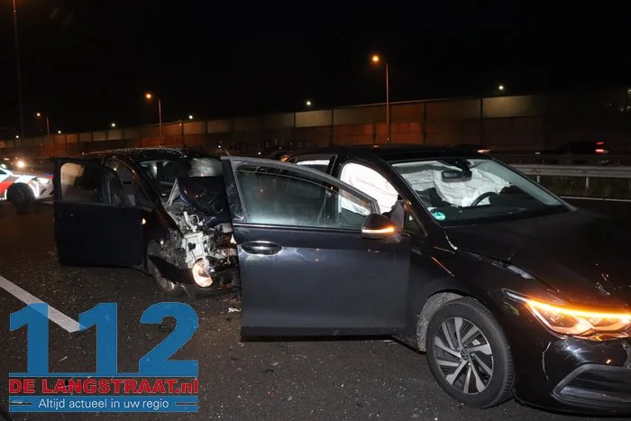 Flinke aanrijding A59 Waalwijk zorgt voor file 19 Flinke aanrijding A59 Waalwijk zorgt voor file 112 De Langstraat