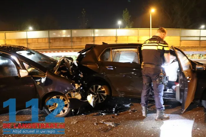 Flinke aanrijding A59 Waalwijk zorgt voor file 20 Flinke aanrijding A59 Waalwijk zorgt voor file 112 De Langstraat