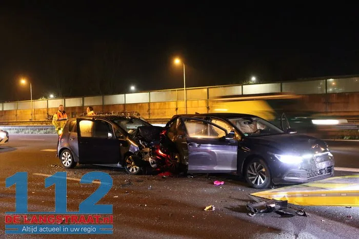 Flinke aanrijding A59 Waalwijk zorgt voor file 21 Flinke aanrijding A59 Waalwijk zorgt voor file 112 De Langstraat