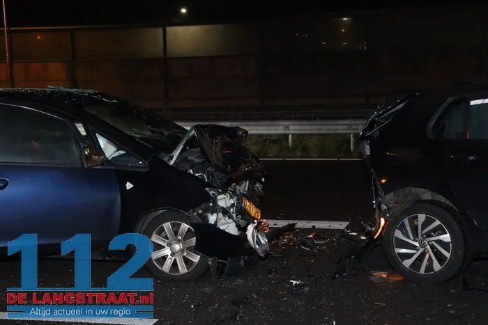 Flinke aanrijding A59 Waalwijk zorgt voor file 22 Flinke aanrijding A59 Waalwijk zorgt voor file 112 De Langstraat