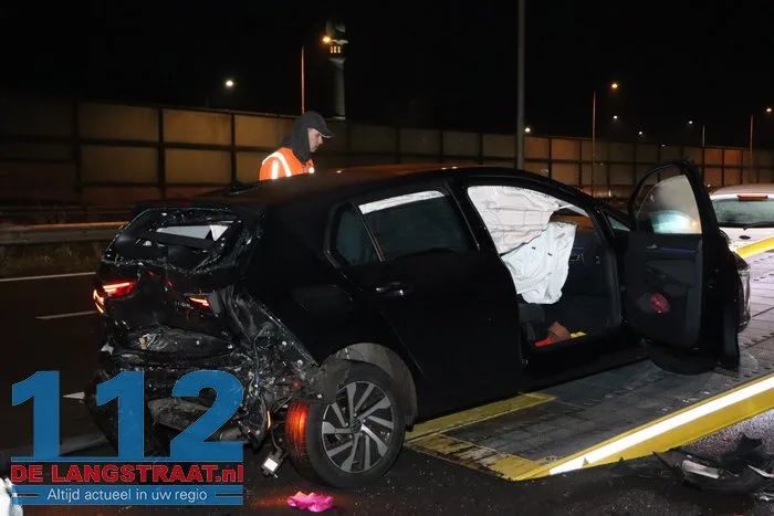 Flinke aanrijding A59 Waalwijk zorgt voor file 23 Flinke aanrijding A59 Waalwijk zorgt voor file 112 De Langstraat