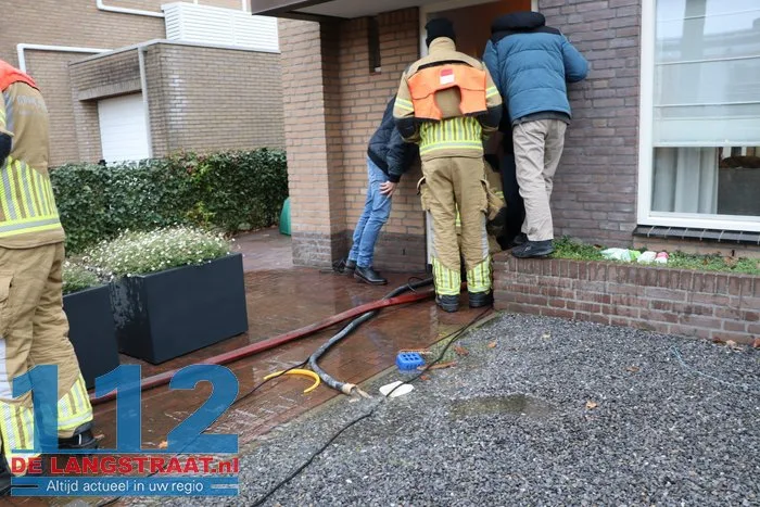 Afgebroken waterkraan zorgt voor flinke wateroverlast in Loon op Zand 2 Afgebroken waterkraan zorgt voor flinke wateroverlast in Loon op Zand 112 De Langstraat
