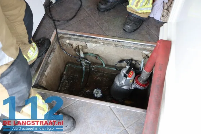 Afgebroken waterkraan zorgt voor flinke wateroverlast in Loon op Zand 5 Afgebroken waterkraan zorgt voor flinke wateroverlast in Loon op Zand 112 De Langstraat