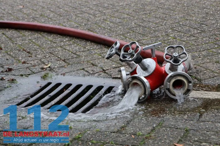 Afgebroken waterkraan zorgt voor flinke wateroverlast in Loon op Zand 8 Afgebroken waterkraan zorgt voor flinke wateroverlast in Loon op Zand 112 De Langstraat