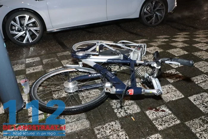 Jongen raakt gewond bij aanrijding op Noorder Parallelweg in Waalwijk 1 Jongen raakt gewond bij aanrijding op Noorder Parallelweg in Waalwijk 112 De Langstraat