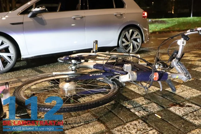 Jongen raakt gewond bij aanrijding op Noorder Parallelweg in Waalwijk 4 Jongen raakt gewond bij aanrijding op Noorder Parallelweg in Waalwijk 112 De Langstraat