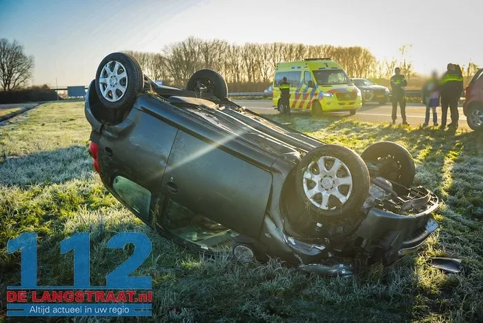 Auto slaat over de kop bij ongeval op A59 bij Sprang-Capelle 2 Auto slaat over de kop bij ongeval op A59 bij Sprang-Capelle 112 De Langstraat