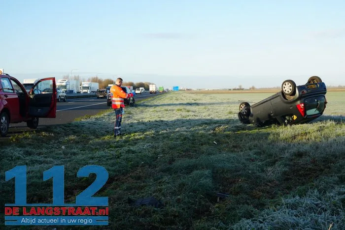 Auto slaat over de kop bij ongeval op A59 bij Sprang-Capelle 4 Auto slaat over de kop bij ongeval op A59 bij Sprang-Capelle 112 De Langstraat