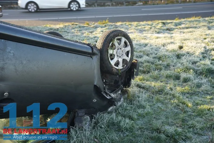 Auto slaat over de kop bij ongeval op A59 bij Sprang-Capelle 5 Auto slaat over de kop bij ongeval op A59 bij Sprang-Capelle 112 De Langstraat