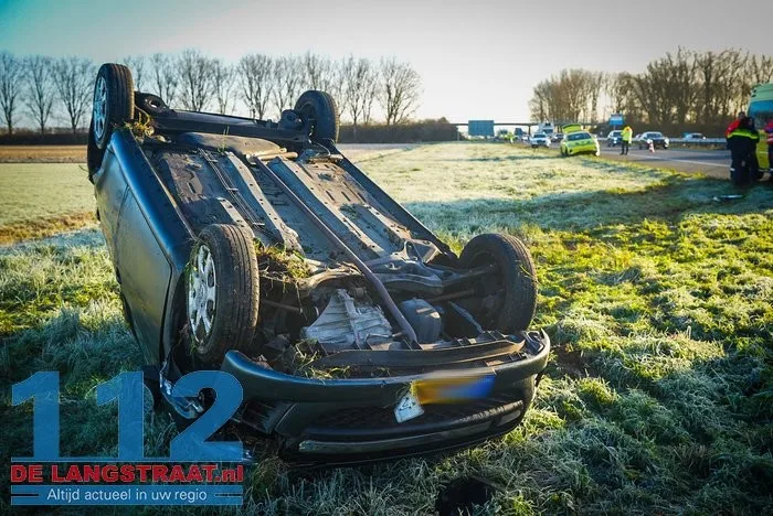 Auto slaat over de kop bij ongeval op A59 bij Sprang-Capelle 8 Auto slaat over de kop bij ongeval op A59 bij Sprang-Capelle 112 De Langstraat