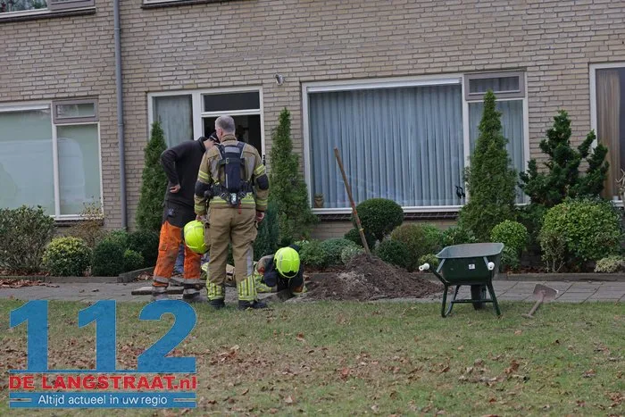 Gaslek bij graafwerkzaamheden aan Wijnruitstraat Waalwijk 1 Gaslek bij graafwerkzaamheden aan Wijnruitstraat Waalwijk 112 De Langstraat