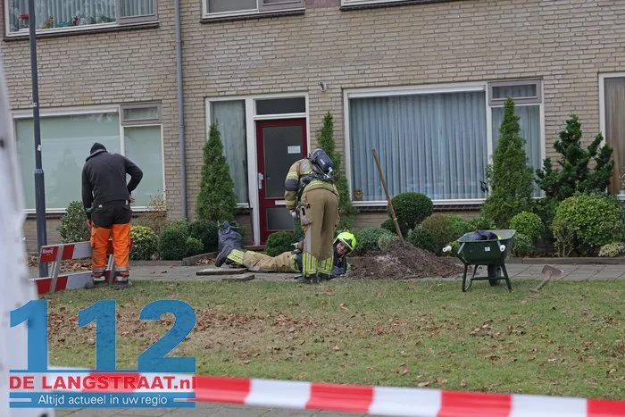 Gaslek bij graafwerkzaamheden aan Wijnruitstraat Waalwijk 4 Gaslek bij graafwerkzaamheden aan Wijnruitstraat Waalwijk 112 De Langstraat
