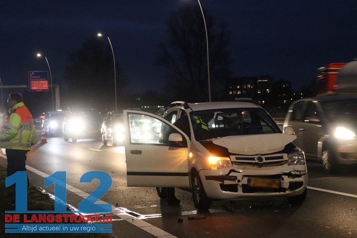 Bestuurster gewond bij kop-staartbotsing op de Midden-Brabantweg in Waalwijk 112 De Langstraat